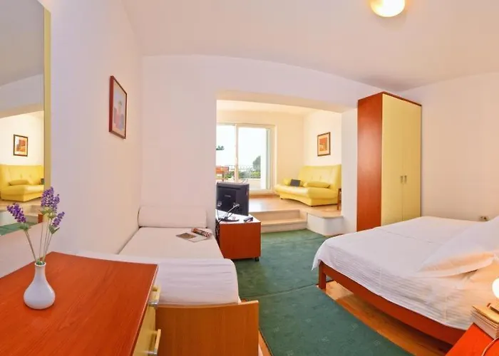 Appartement In With A Sea View, Terrace, Air Conditioning, Wifi 201-4 Brela